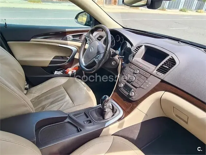 Usado Opel Insignia Cosmo 160 CV (117 kW) 2010 Negro Berlina