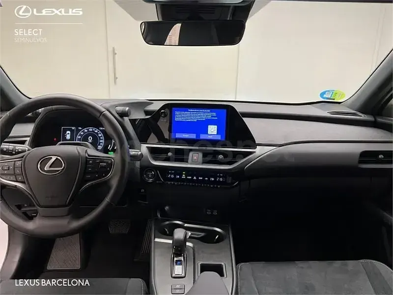 Usado Lexus UX 199 CV (146 kW) 2025 Gris / plata SUV