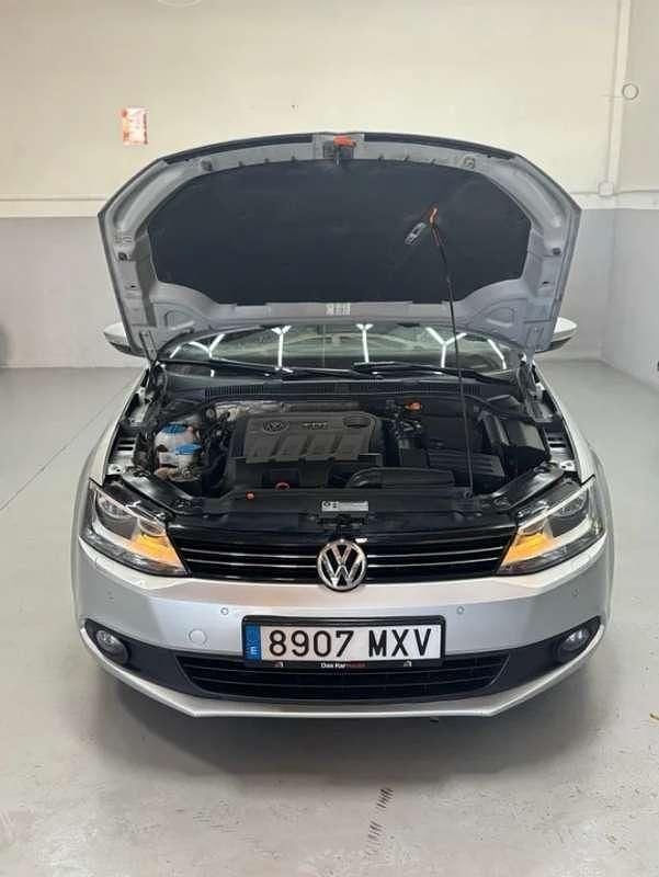 Begagnad VW Jetta Sport 140 HK (102 kW) 2011 Silver Halvkombi