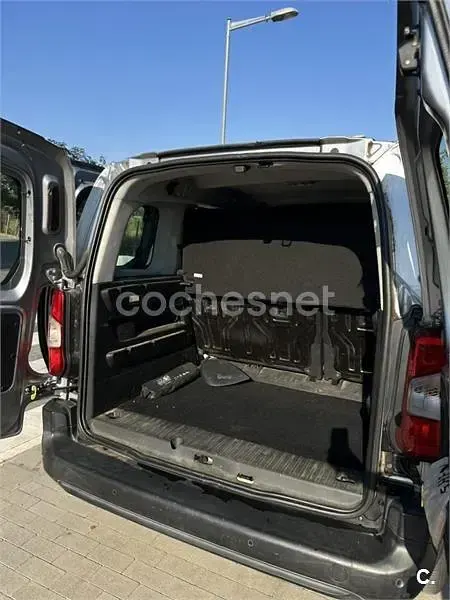 Usado Citroën Berlingo Feel 110 CV (80 kW) 2019 Gris / plata Monovolumen