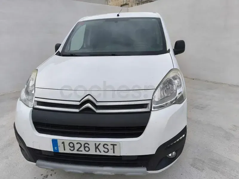 Usado Citroën Berlingo Feel 100 CV (73 kW) 2019 Blanco Monovolumen