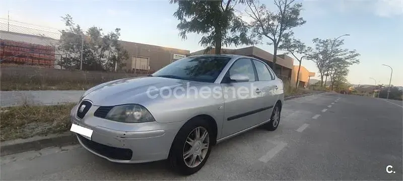 Usado Seat Cordoba 75 CV (55 kW) 2004 Gris / plata Berlina