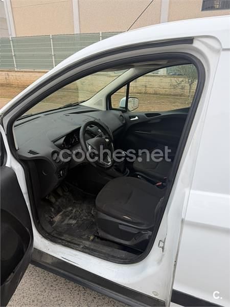Usado Ford Tourneo Courier Ambiente 75 CV (55 kW) 2015 Blanco Monovolumen