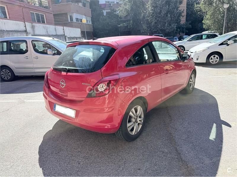 Usado Opel Corsa Selective 95 CV (69 kW) 2013 Rojo Utilitario