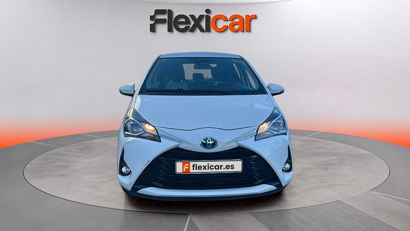 Usado Toyota Yaris Hybrid Active 100 CV (73 kW) 2020 Blanco Utilitario