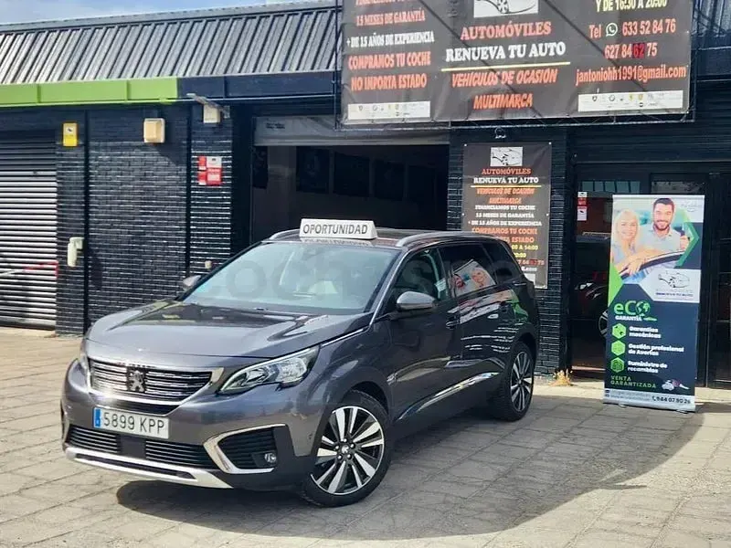 Usado Peugeot 5008 Allure 130 CV (95 kW) 2018 Gris / plata SUV