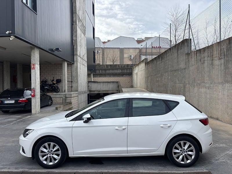 Usado Seat Leon Style 110 CV (80 kW) 2018 Blanco Berlina