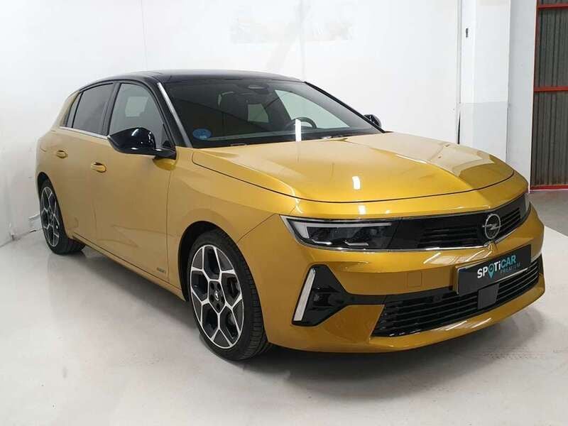 Usado Opel Astra Ultimate 179 CV (131 kW) 2022 Amarillo Utilitario
