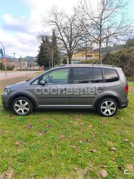 Usado VW Touran 140 CV (102 kW) 2011 Gris / plata Monovolumen