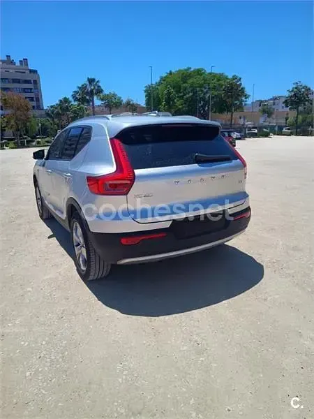 Usado Volvo XC40 Momentum 156 CV (114 kW) 2018 Gris / plata SUV