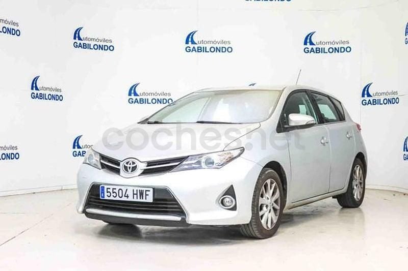Usado Toyota Auris Active 132 CV (97 kW) 2014 Gris / plata Berlina