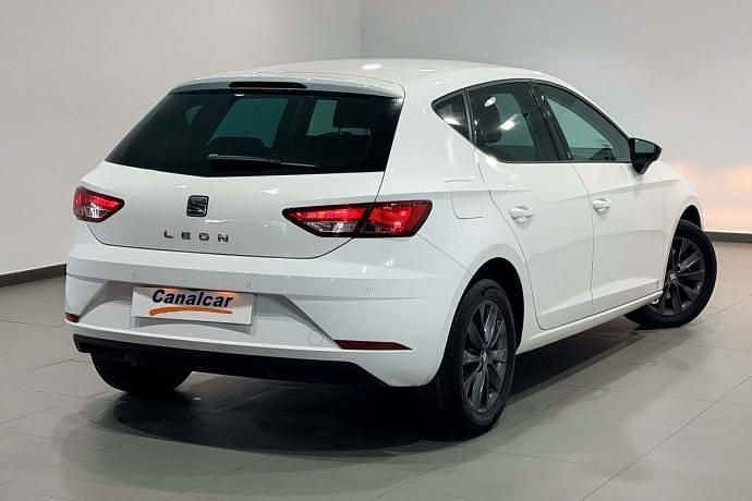 Usado Seat Leon Style 131 CV (96 kW) 2018 Blanco Utilitario