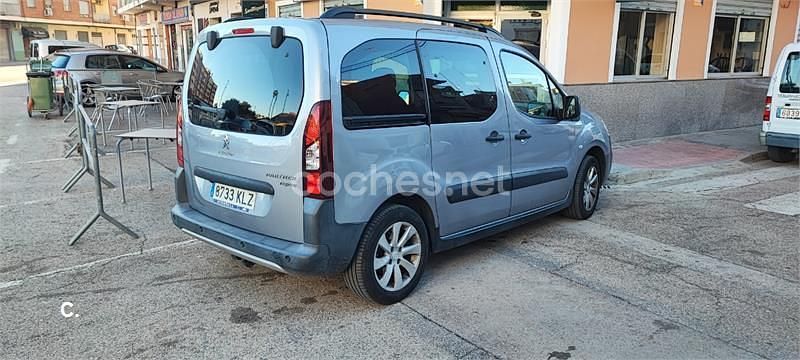 Usado Peugeot Partner Tepee Outdoor 100 CV (73 kW) 2016 Gris / plata Monovolumen