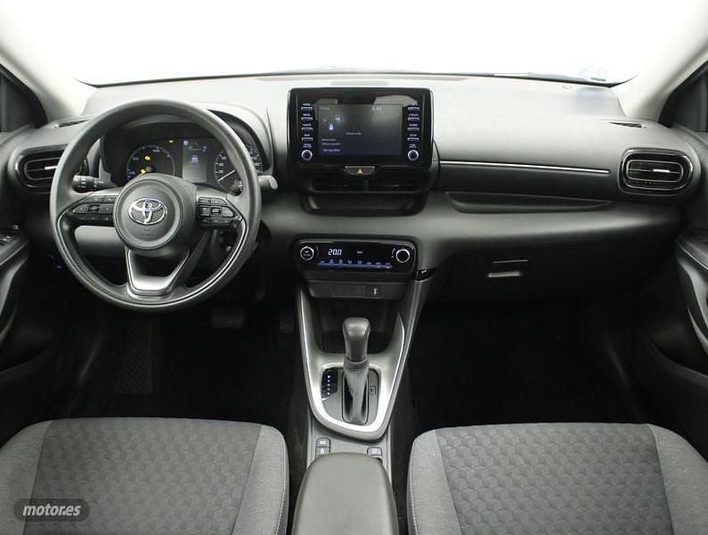 Usado Toyota Yaris Business Edition 116 CV (85 kW) 2021 Blanco Berlina