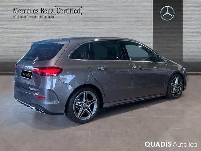 Usado Mercedes B200 150 CV (110 kW) 2025 Gris montaña Monovolumen