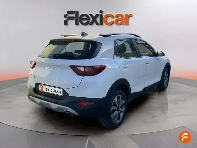 Usado Kia Stonic 84 CV (61 kW) 2022 Blanco SUV