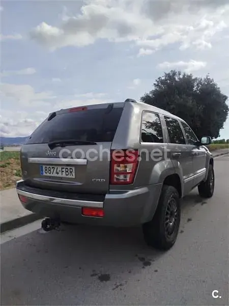 Usado Jeep Cherokee Overland 218 CV (160 kW) 2006 Gris / plata SUV