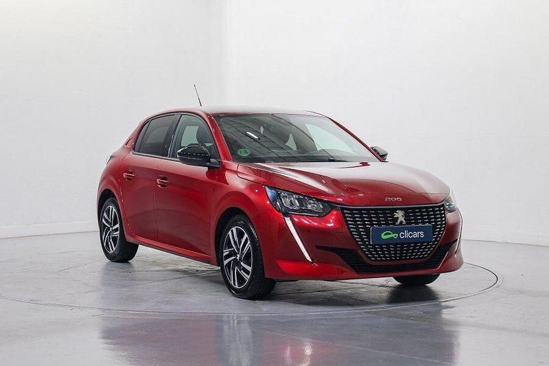 Usado Peugeot 208 Allure 100 CV (73 kW) 2023 Rojo Utilitario