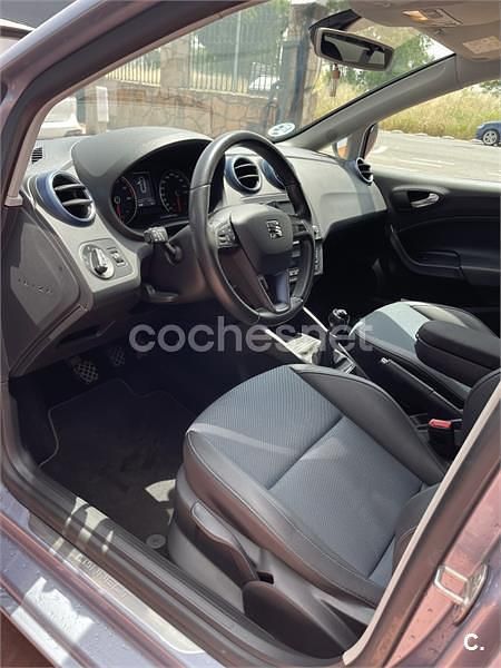 Usado Seat Ibiza CONNECT 95 CV (69 kW) 2016 Gris / plata Berlina