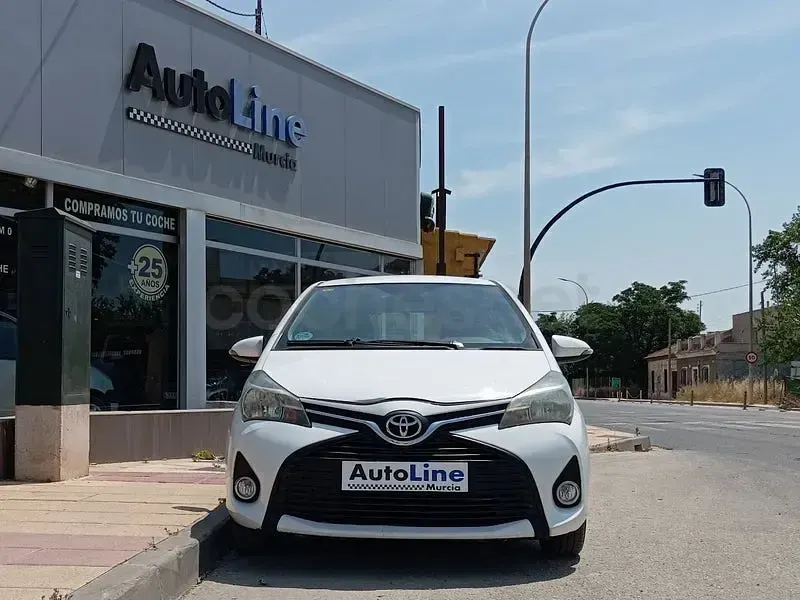 Usado Toyota Yaris City 69 CV (50 kW) 2015 Blanco Utilitario