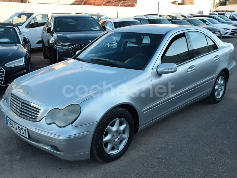 Usado Mercedes C220 Classic 143 CV (105 kW) 2002 Gris / plata Berlina