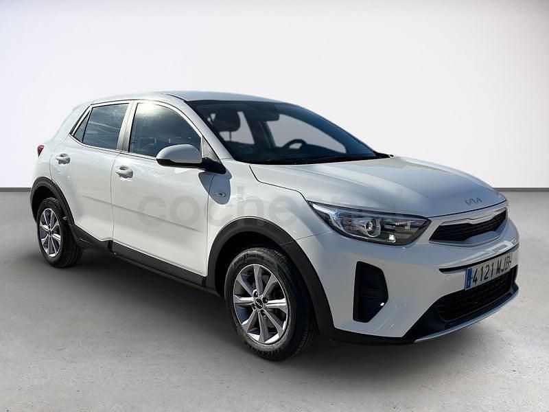 Usado Kia Stonic 84 CV (61 kW) 2022 Blanco SUV