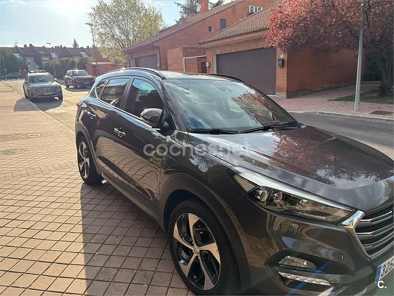 Usado Hyundai Tucson Style 176 CV (129 kW) 2015 Gris / plata SUV
