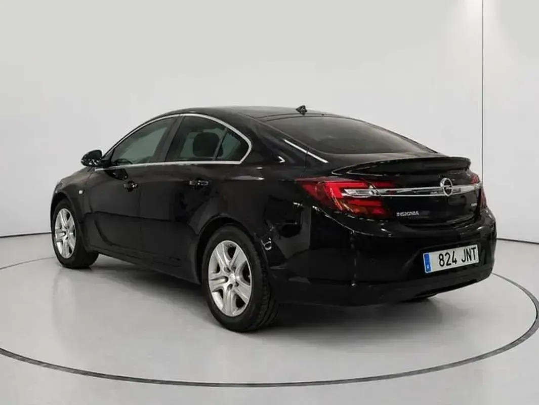 Usado Opel Insignia Selective 136 CV (100 kW) 2016 Negro Berlina