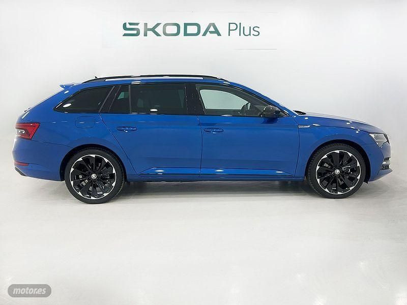 Usado Skoda Superb SportLine 218 CV (160 kW) 2023 Azul Familiar