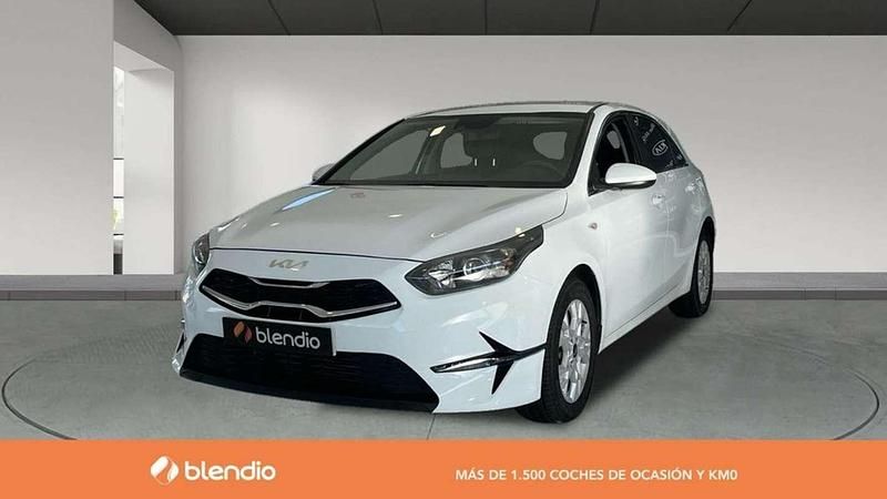 Blanco Usado 2023 Kia Ceed Utilitario | 17.190 € (Precio justo) - Imagen 1/4