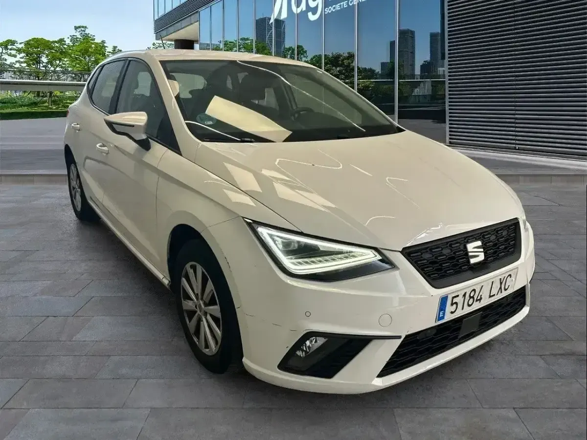 Usado Seat Ibiza Style Plus 110 CV (80 kW) 2022 Blanco Utilitario