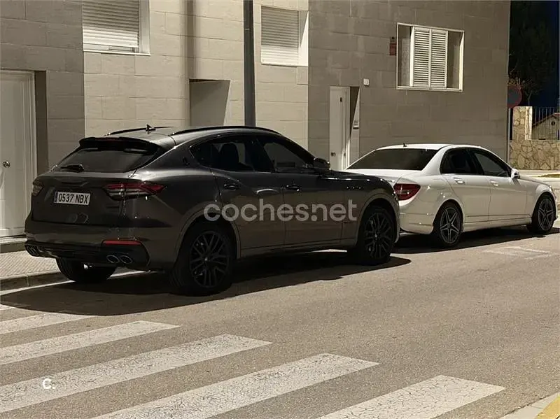 Usado Maserati Levante 275 CV (202 kW) 2021 Gris / plata SUV