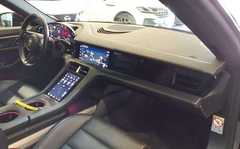 Usado Porsche Taycan 300 kW (408 CV) 2021 Negro Berlina