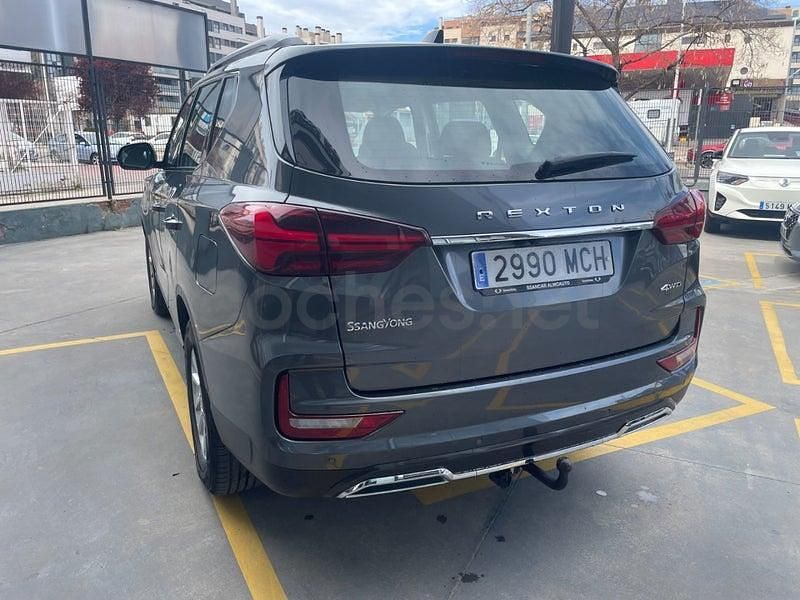 Usado Ssangyong (KGM) Rexton 202 CV (148 kW) 2022 Gris / plata SUV