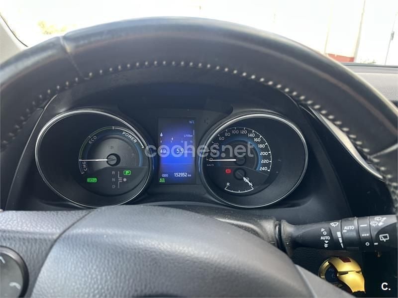 Usado Toyota Auris Hybrid Active 136 CV (100 kW) 2015 Azul Berlina