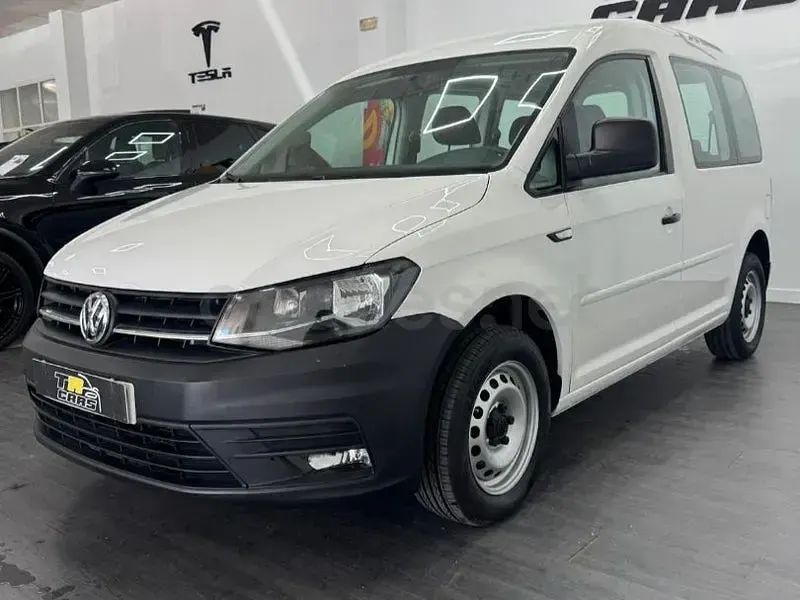 Usado VW Caddy Beach 102 CV (75 kW) 2020 Blanco Monovolumen