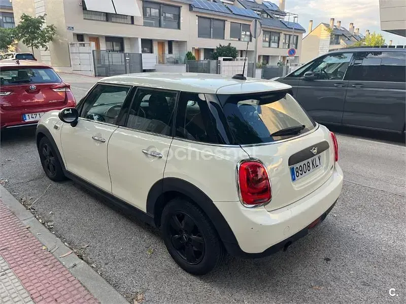 Usado Mini ONE 102 CV (75 kW) 2018 Blanco Utilitario