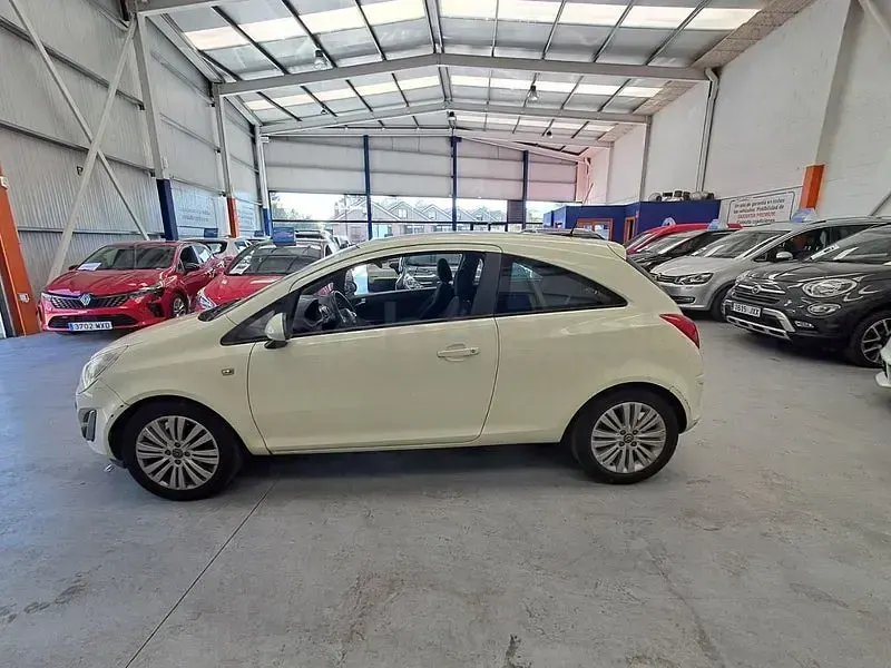 Usado Opel Corsa Selective 85 CV (62 kW) 2013 Blanco Utilitario