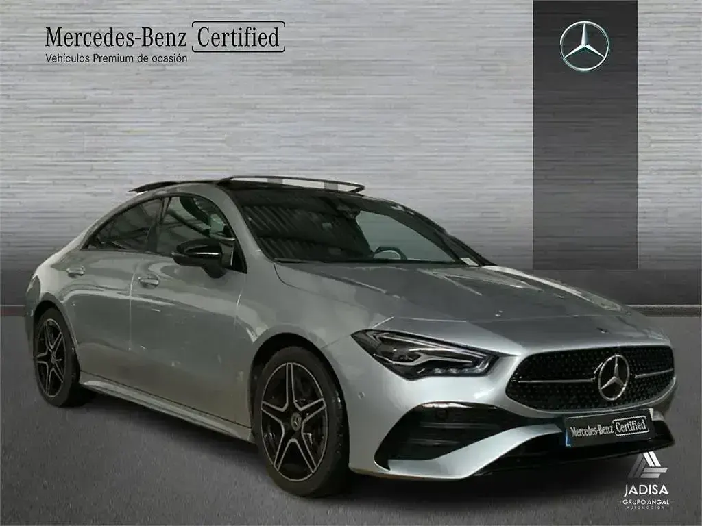 Usado Mercedes CLA200 AMG line 163 CV (119 kW) 2025 Gris Berlina