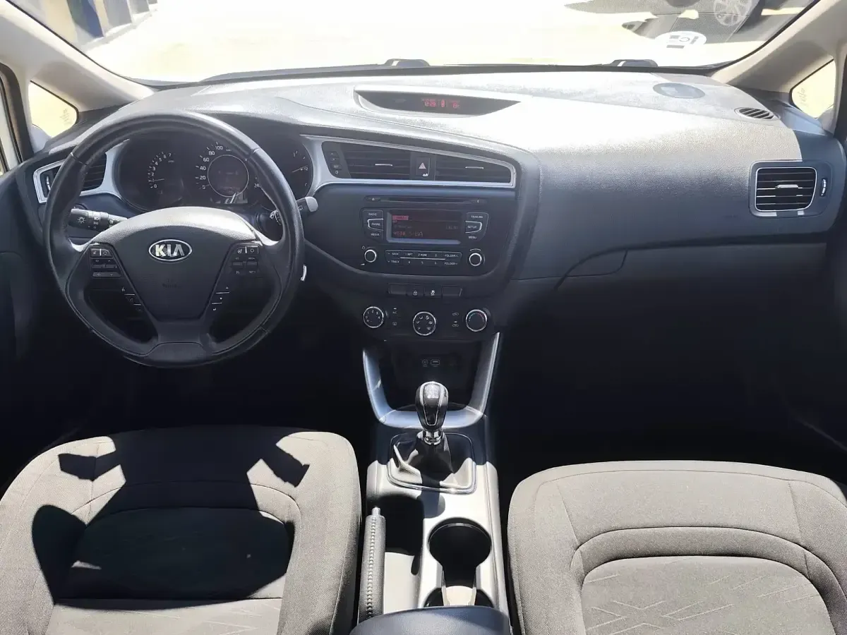 Usado Kia Ceed 100 CV (73 kW) 2018 Blanco Utilitario