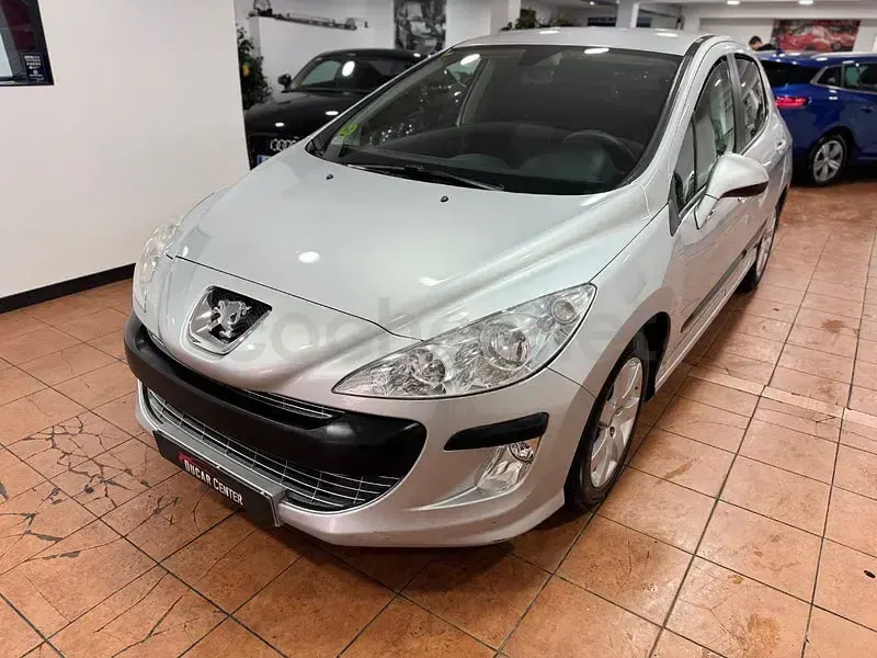 Usado Peugeot 308 90 CV (66 kW) 2008 Gris / plata Berlina