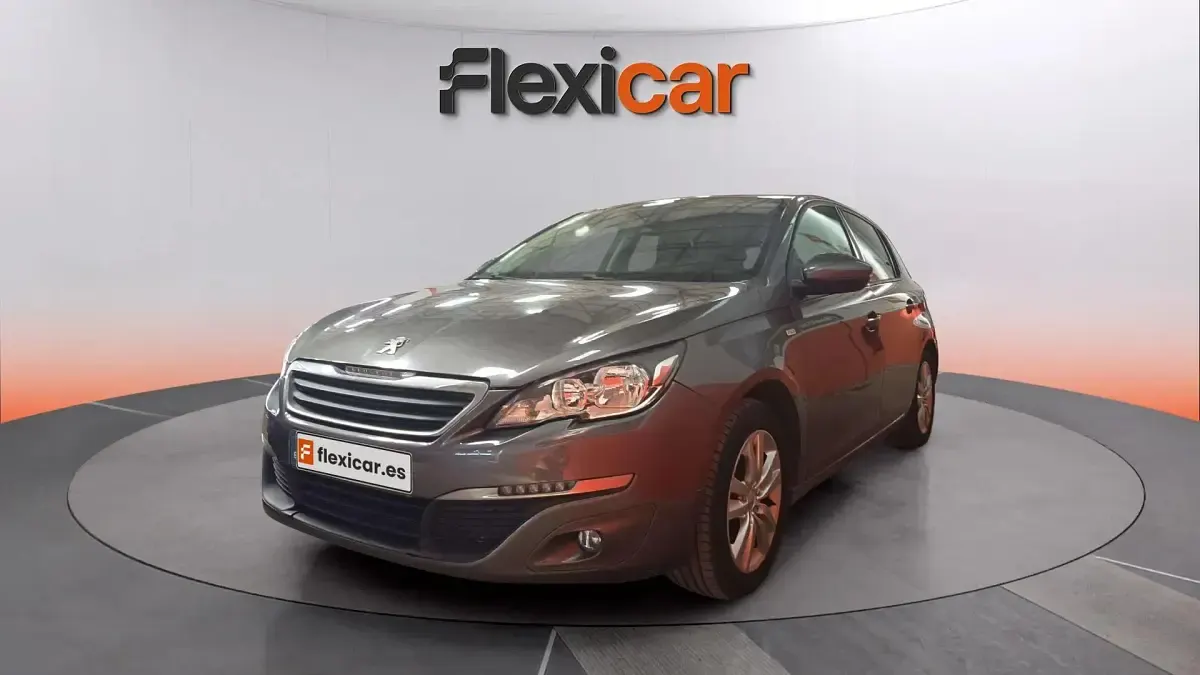Usado Peugeot 308 Allure 130 CV (95 kW) 2016 Granate Berlina
