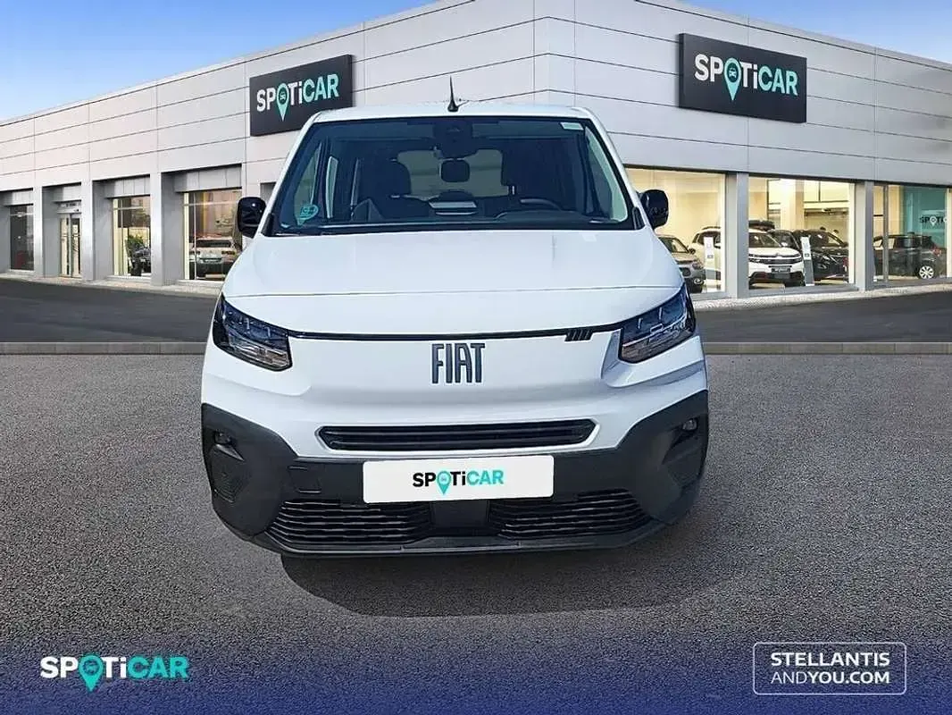 Usado Fiat Doblò 101 CV (74 kW) 2025 Blanco Monovolumen