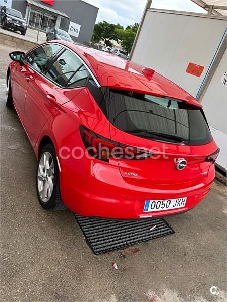 Rojo Usado 2017 Opel Astra Dynamic Berlina | 10.999 € (Precio justo) - Imagen 1/4