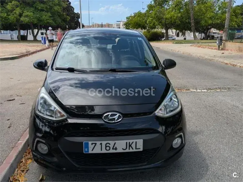 Usado Hyundai i10 66 CV (48 kW) 2015 Negro Utilitario