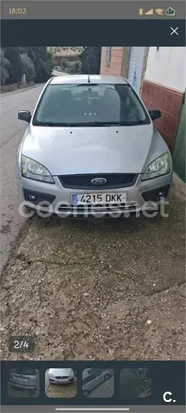 Usado Ford Focus Trend 90 CV (66 kW) 2005 Gris / plata Berlina