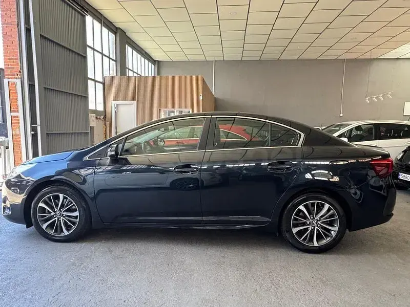 Usado Toyota Avensis Advance 143 CV (105 kW) 2015 Azul Berlina