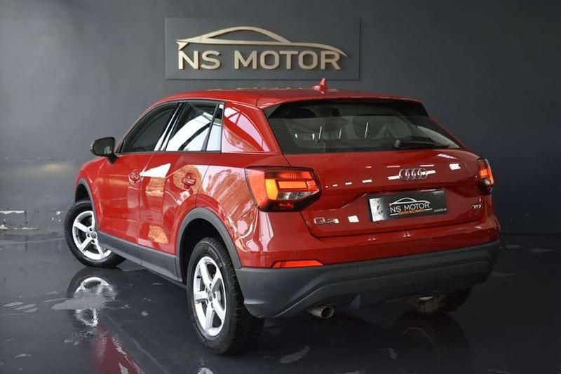 Usado Audi Q2 Advanced Plus 116 CV (85 kW) 2018 Rojo SUV