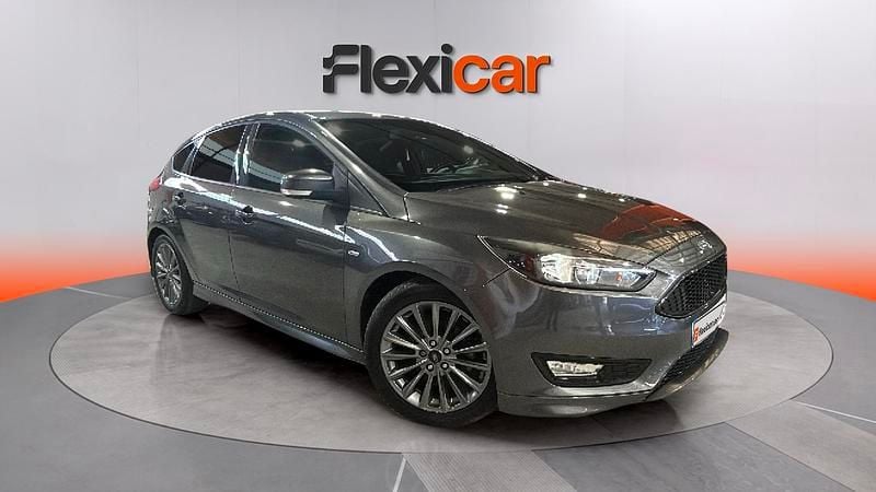 Usado Ford Focus ST-Line 125 CV (91 kW) 2017 Gris Berlina