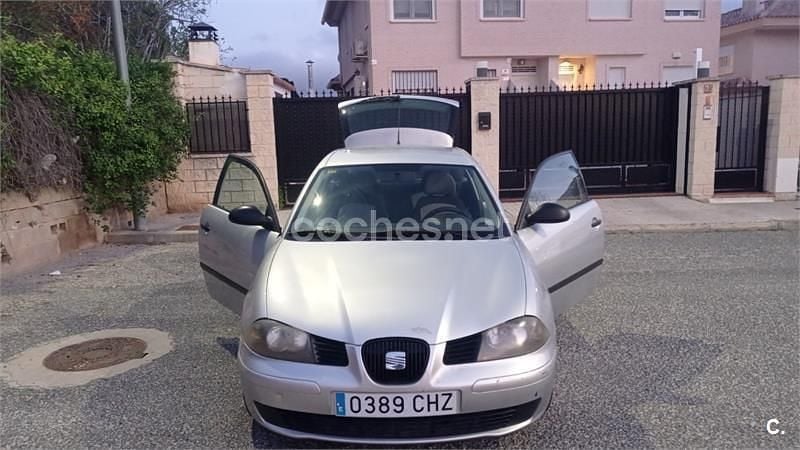 Usado Seat Ibiza Stella 64 CV (47 kW) 2003 Gris / plata Utilitario